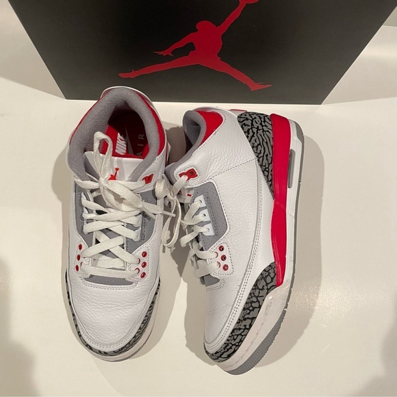 Nike Air Jordan 3 Retro 'Fire Red' 2022 GradeSchool Size 6.5Y - Picture 7 of 12